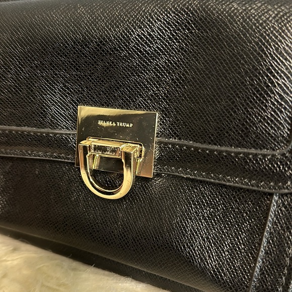 Ivanka Trump Small Purse - Picture 2 of 7